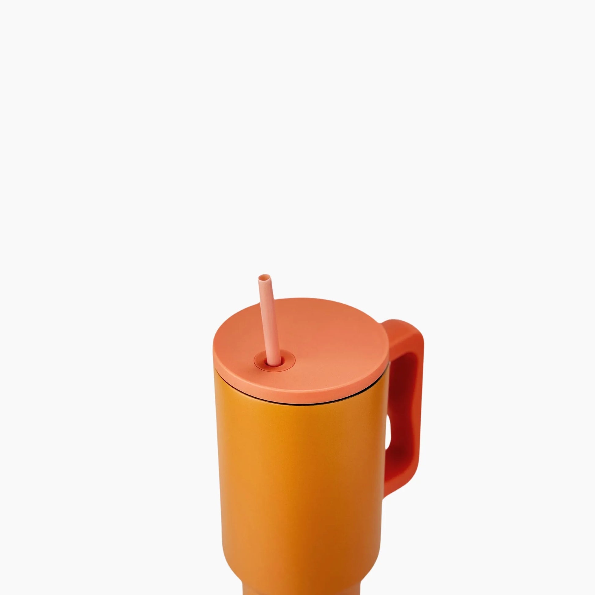 Peak Tumbler color coral/anaranjado suave (Coral) de 40 oz personalizado. Tomatodo térmico de acero inoxidable vibrante para regalos corporativos o personales. Mantiene bebidas frías y calientes. Hacemos envíos seguros de este vaso térmico a todo el Perú (Costa, Sierra y Selva) - JMZ.