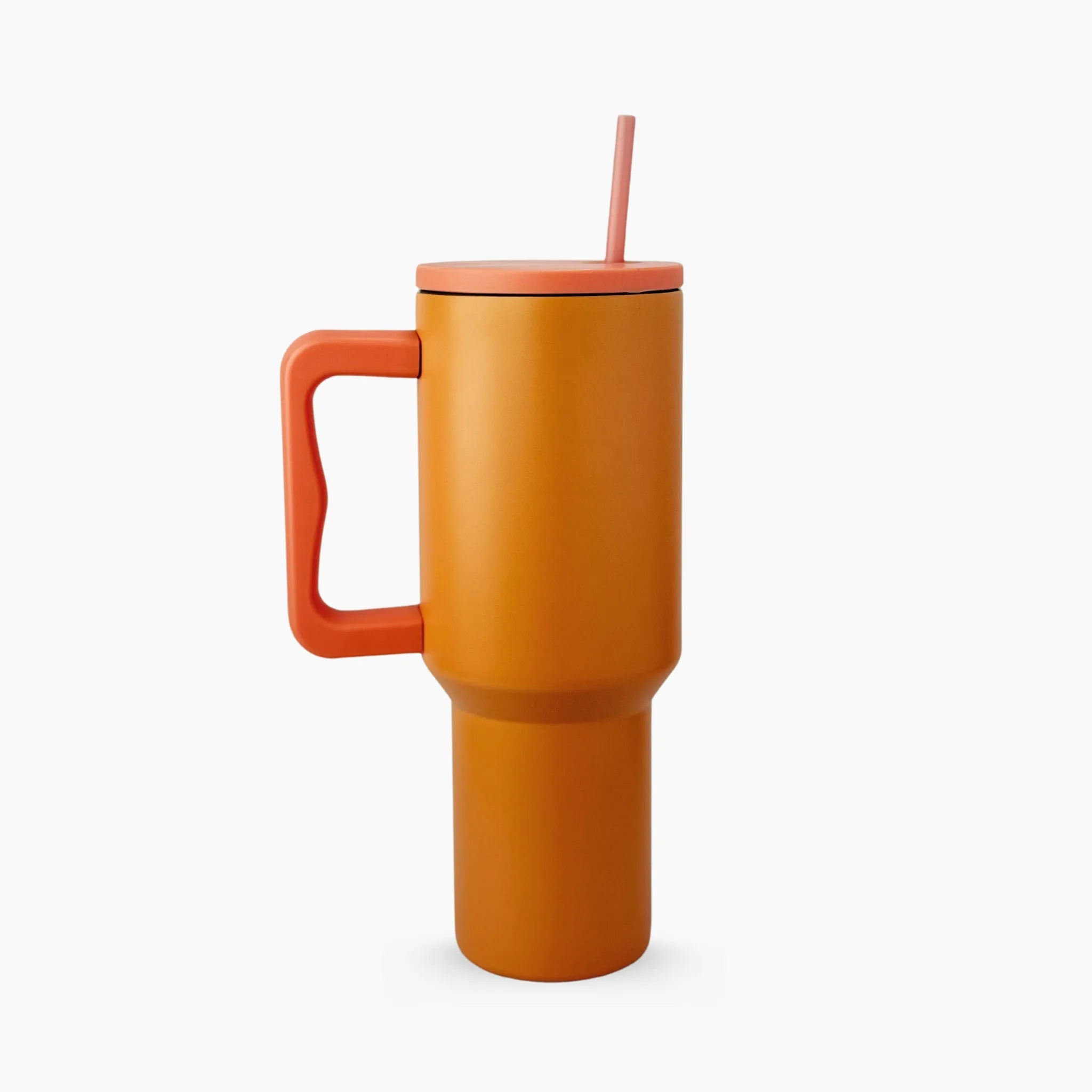 Peak Tumbler color coral/anaranjado suave (Coral) de 40 oz personalizado. Tomatodo térmico de acero inoxidable vibrante para regalos corporativos o personales. Mantiene bebidas frías y calientes. Hacemos envíos seguros de este vaso térmico a todo el Perú (Costa, Sierra y Selva) - JMZ.
