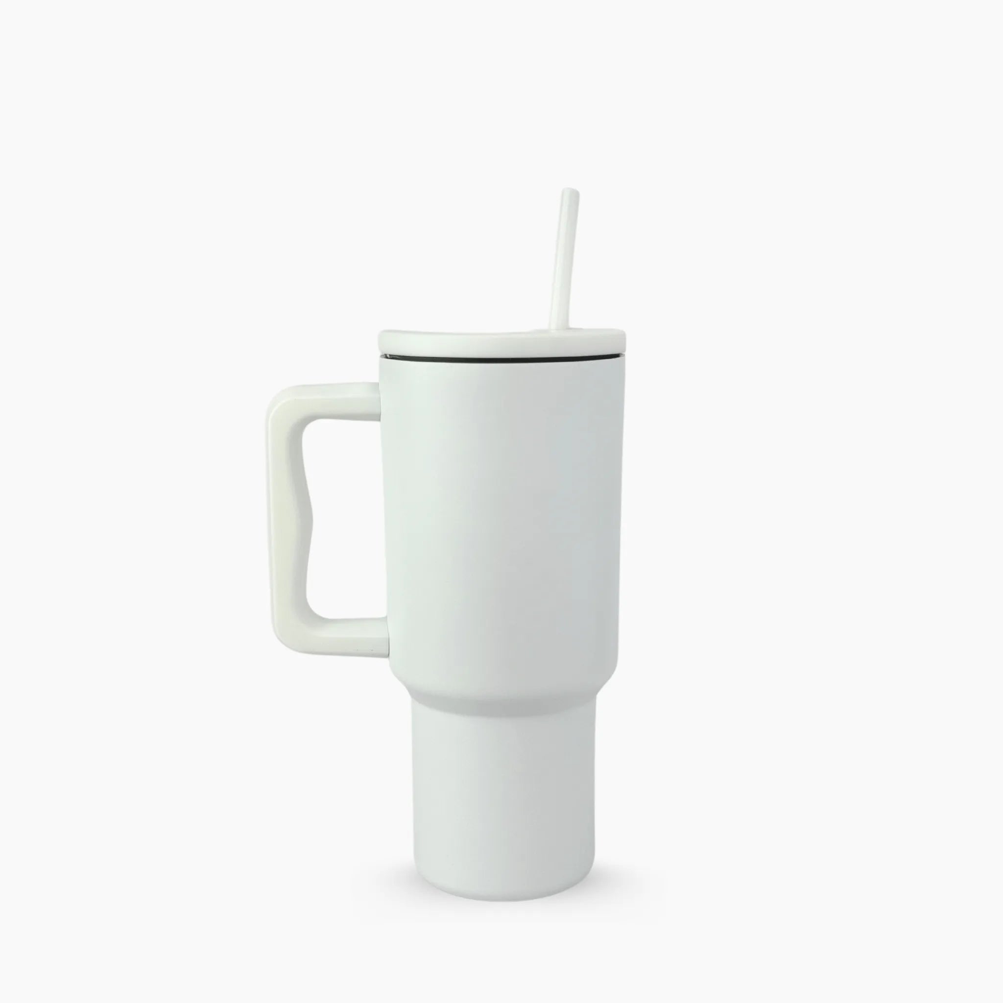 Peak Tumbler color blanco puro (White) de 30 oz personalizado. Tomatodo térmico de acero inoxidable minimalista para regalos corporativos o personales. Mantiene bebidas frías y calientes. Hacemos envíos seguros de este vaso térmico a todo el Perú (Costa, Sierra y Selva) - JMZ.