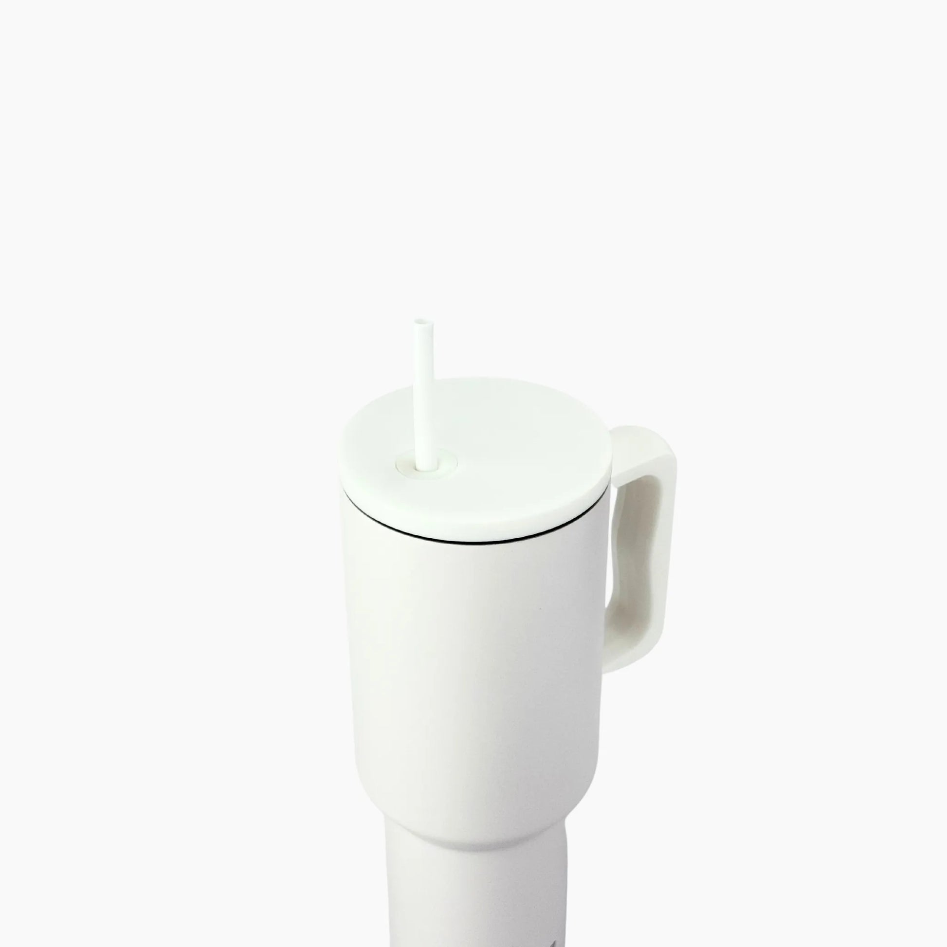 Peak Tumbler color blanco puro (White) de 40 oz personalizado. Tomatodo térmico de acero inoxidable minimalista para regalos corporativos o personales. Mantiene bebidas frías y calientes. Hacemos envíos seguros de este vaso térmico a todo el Perú (Costa, Sierra y Selva) - JMZ.